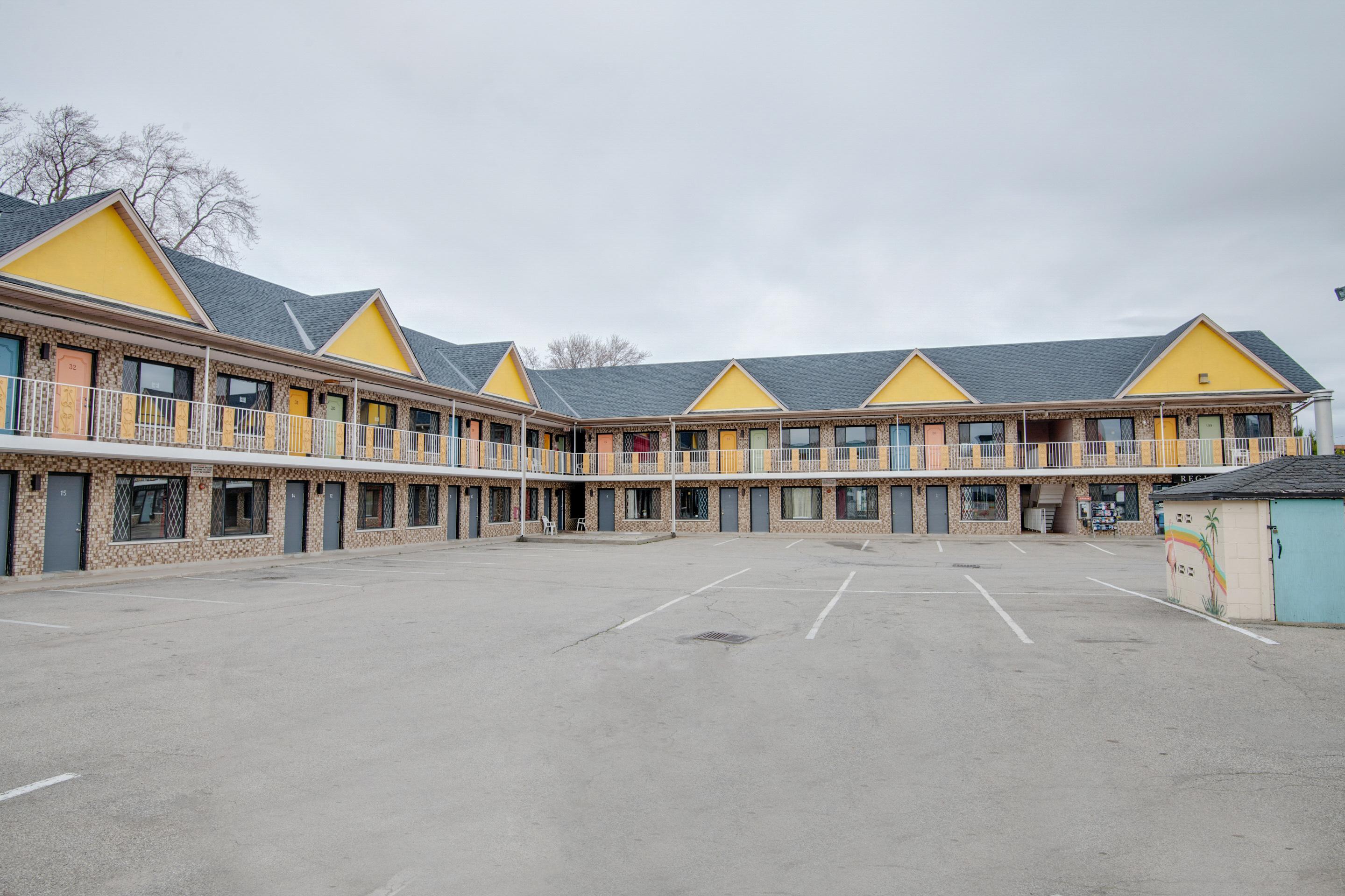 Falls Inn Near Casino Niagara By Oyo ภายนอก รูปภาพ
